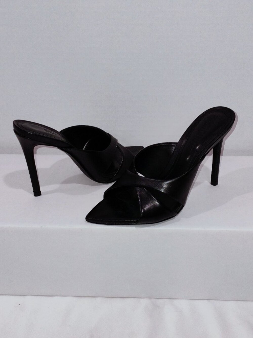 Schutz Women's Maxine Stiletto Mule Sandals Heels Size 6.5 Black - Picture 3 of 8